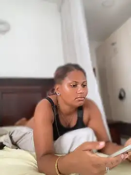 Madelltheebony - Suck my nipples 👑get surprise clip