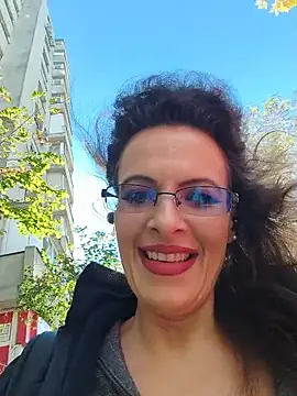 RebeccaNoble - Flash 1 hard nipple 😈 outside🫦