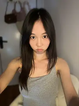 Anna-a - 完成目标，24小时内打赏最多的前三位哥哥每人一张美照诱惑