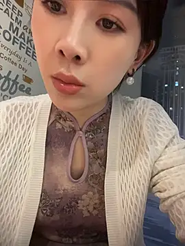 Zoe-520 - 楼梯上露乳