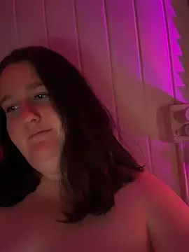 Xopeachybaby - girlfriend squeezes my boobs