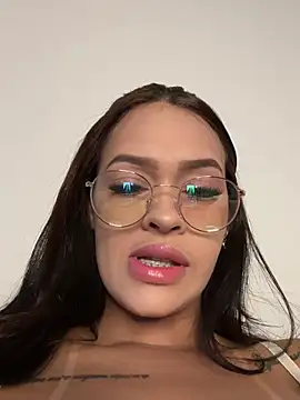 Lyly_Angelll - ꧁🌸Tits out+Zom pussy😌꧂