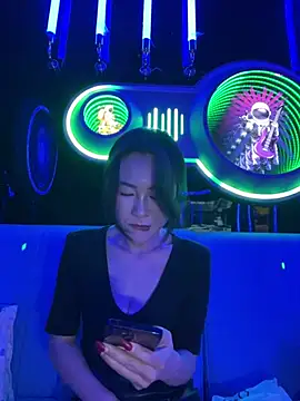 Eva10069 - ktv全裸5分钟