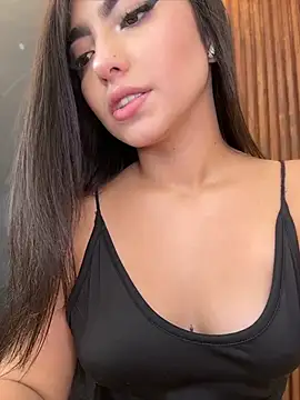 Valentina-gomezz - FUCK ME UNDERTABLE + CUM💦🔥