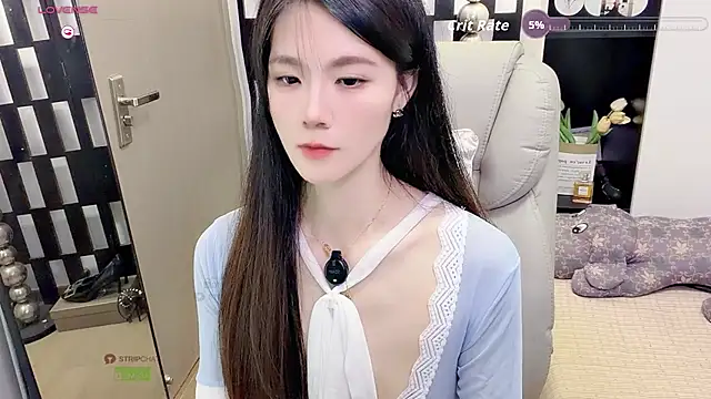 Yueyue-MM - 小粉塞入3分钟
