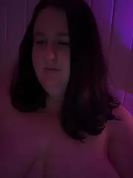 Xopeachybaby - girlfriend squeezes my boobs