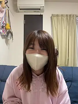 Marumaru_omaru - パンツをちょっと見せる