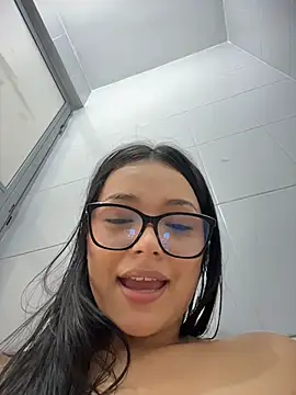 Lola_sweeet18 - show tits