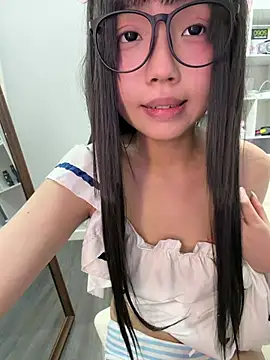 A5l2e0x - 反差眼镜妹呆呆痴女小爱，聊天色色活动，目标完成一半裸体
