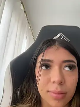 HoneyMollyX - MISSIONARY FUCK & AMAZING SQUIRT!