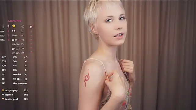 HattieSkay - Mash my tits under bra