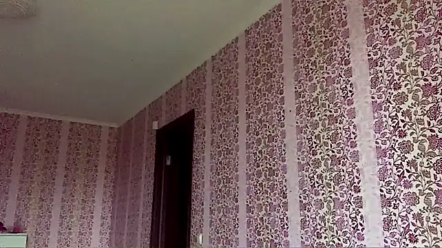 EdwinaDespres - Lick my creamed hands?