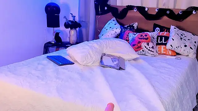 VampGirl1 - Make me put this ass red
