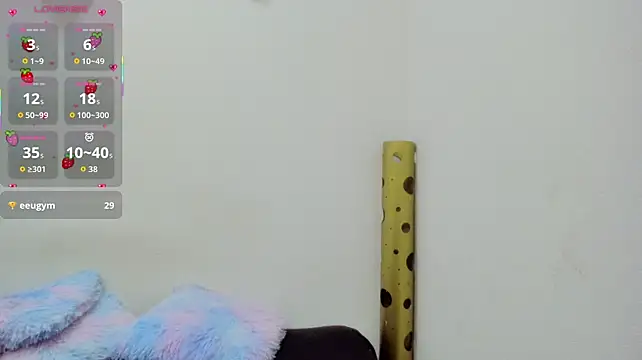 Lindsey8 - Rub Naked Nipples Close To Cam