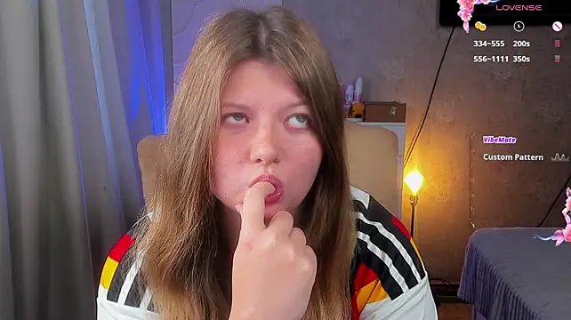 Vivian_cutie - Take off my shorts.