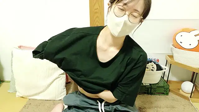 RIO_o0 - 立って下の服脱いで、全身鑑賞♡