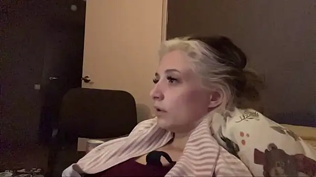 PriscillaOstlie - air kiss😘😘😘