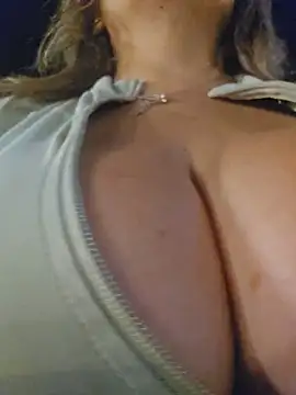 Afroditecash - Squirt in public
