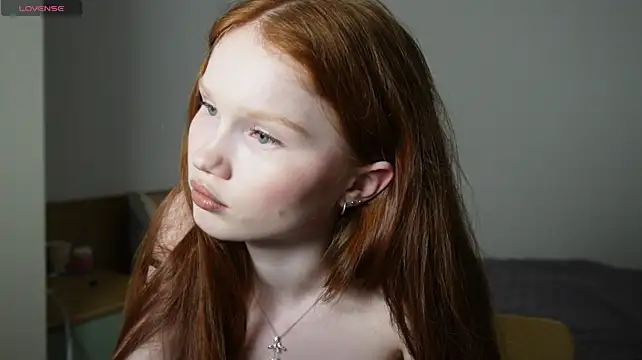 Nellie_baby - fingers in ass