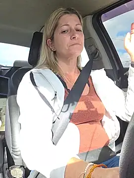 NikkiBlisss - Pull over and play