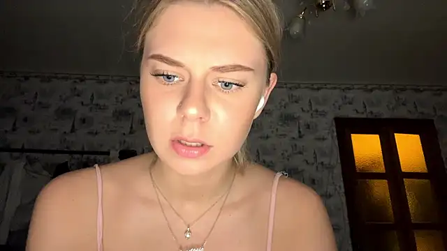 HoneysPiee - flash ass