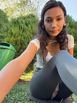-_MiaQueen_- - Vibe my pussy at park