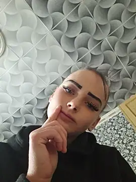 Barbika19 - Pucsitas punci es fenek szethuzás