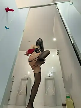 Xiao-Lin - 户外男厕所小便池特写精油抹胸