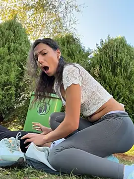-_MiaQueen_- - Finger pussy at park 🥵