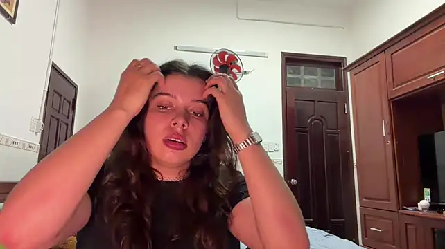 KayleneLoukanis - many sensual air kisses😘