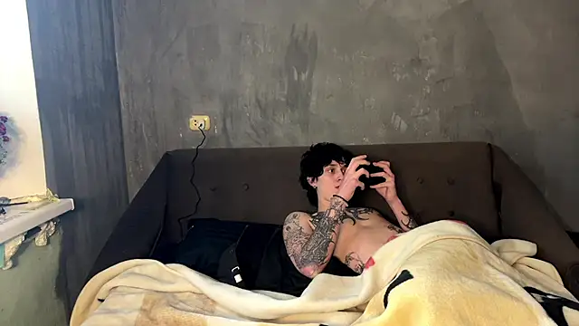 DreamyPair - Pussy massage and passionate kissing
