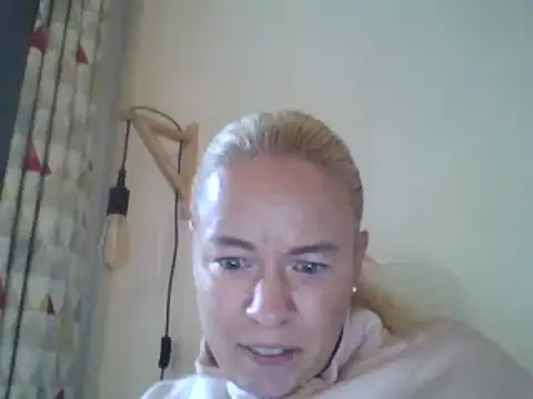 Jennyblondeuk - strip and pussy and anal toy show
