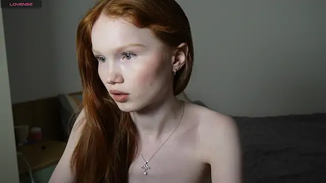 Nellie_baby - fingers in ass