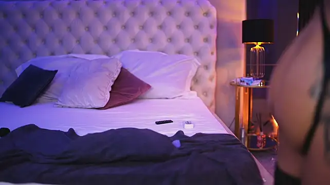 NouraMalvi - keep the heat up for my pussy