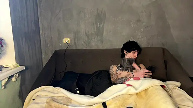 DreamyPair - Pussy massage and passionate kissing