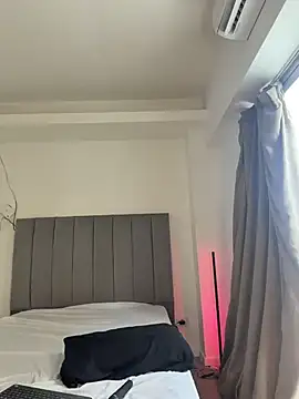 Leonienoire - STRIPTEASE + GET NAKED