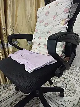 Hara_lusia83 - The girl is sexy, big, and seductive.