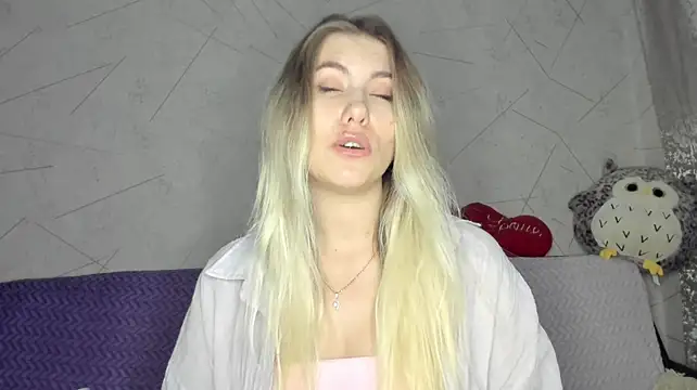 KatieLesco - SHOW MY LONG TONGUE