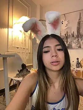 HoneyMollyX - MISSIONARY FUCK & AMAZING SQUIRT!