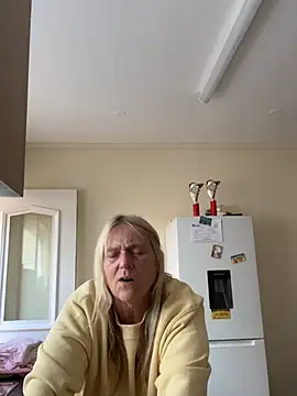 Blondnboujee53 - Flash pussy