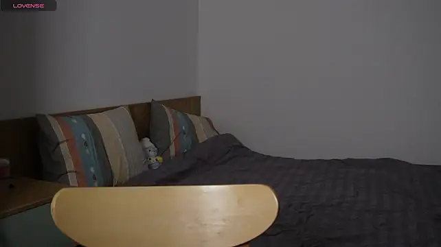 Nellie_baby - fingers in ass