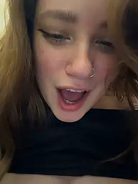 Lucy-joy - 3 fingers in pussy+1 finger in ass=DP