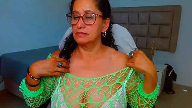 Juanitaaxooxx - show big tittys suck nipples