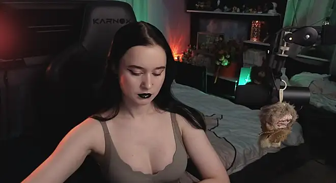 KiraLiLime - Breasts in oil with glitter (close angle