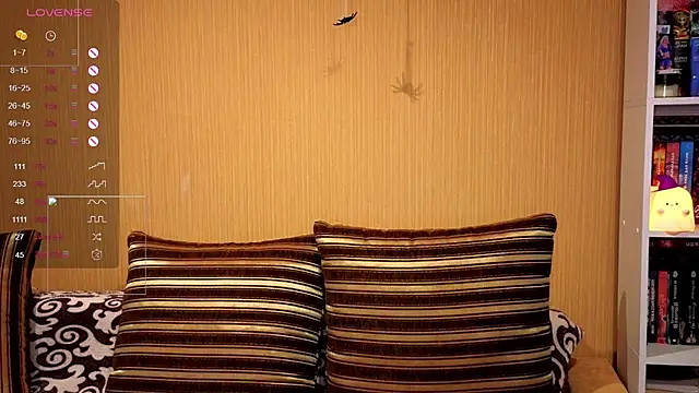 EmiliaCouple - showing pussy and masturbation