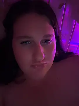 Xopeachybaby - girlfriends licks pussy (out of view)