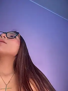 Amira_cute2 - I suck my fingers + put in pussy