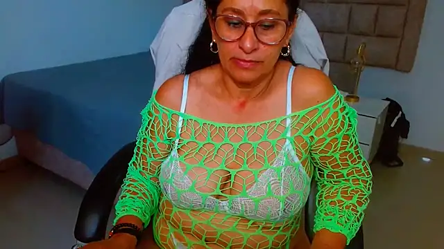 Juanitaaxooxx - show big tittys suck nipples