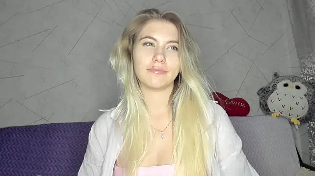 KatieLesco - SHOW MY LONG TONGUE