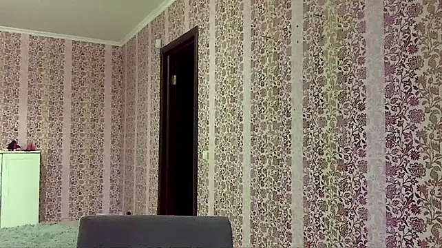 EdwinaDespres - Little top tease and flash